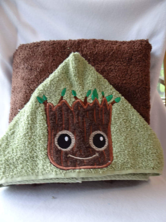 Hooded towel baby tree design appliqué